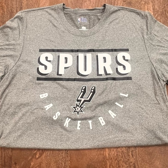 San Antonio Spurs Basketball Gray Men’s Shirt Size Large NWOT - Picture 2 of 5
